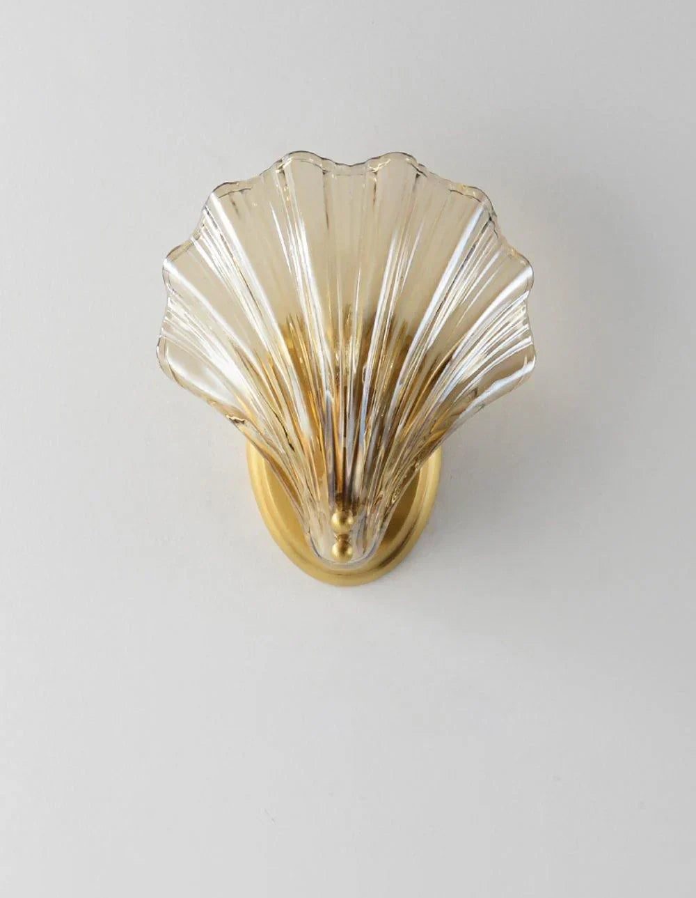 Shell-Shaped LED Wall Light – Elegant Brass and Glass Sconce