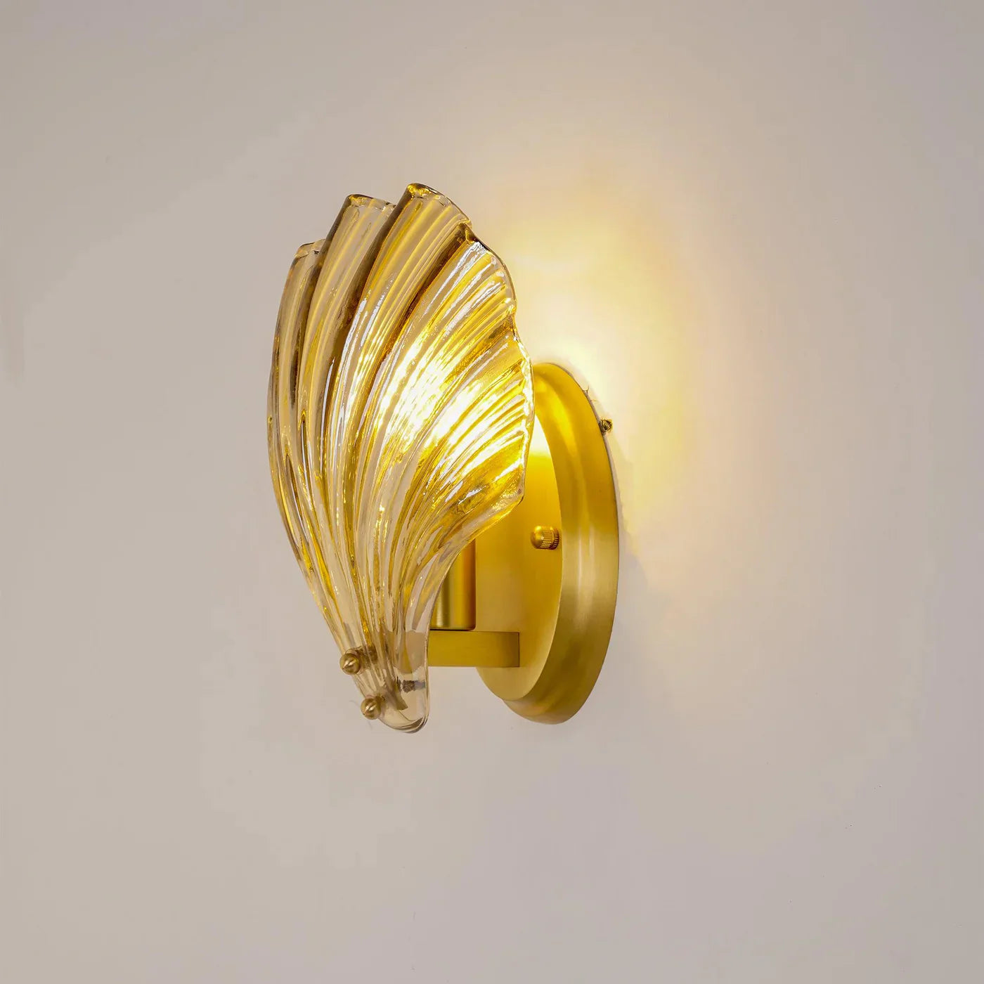 Shell-Shaped LED Wall Light – Elegant Brass and Glass Sconce