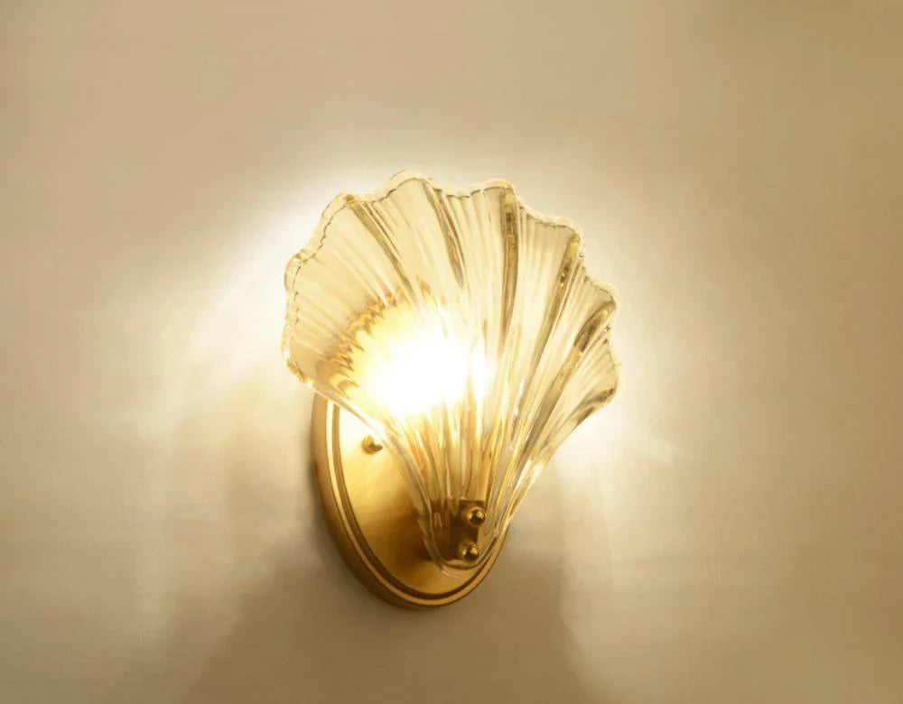 Shell-Shaped LED Wall Light – Elegant Brass and Glass Sconce